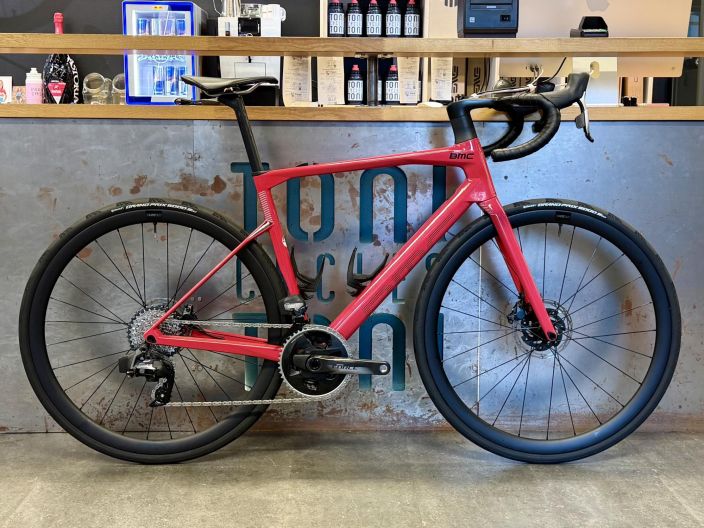 Kaytetty BMC Roadmachine 01 Four 54 MY23 Runko: Roadmachine 01 Premium Carbon Etuhaarukka: Roadmachine 01 Premium Carbon Kaytetty BMC Roadmachine 01 Four 54 MY23 Runko: Roadmachine 01 Premium Carbon Etuhaarukka: Roadmachine 01 Premium Carbon