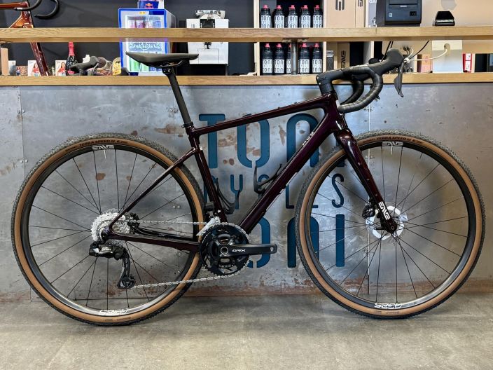 Enve MOG HollyHock Purple 54 Runko: Enve Mog Vaihteet: 2x12 Kampisarja: Shimano GRX FC-RX820-2 48/31 12s + Ceramicspeed