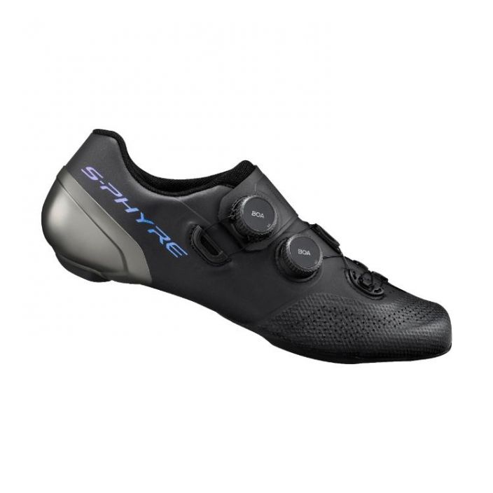 Ajokenka S-Phyre RC902 musta ULTIMATE ROAD COMPETITION SHOE WITH SUPREMELY ENGINEERED FIT AND OPTIMUM POWER TRANSFER.