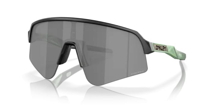 Sutro Lite Sweep Matte / Jade Black Prizm Black Sutro Lite Sweep blends the sweep lens shape first made popular by Eyeshade