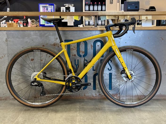 Enve MOG GRX Di2 Yellow 56 Runko: Enve Mog Vaihteet: 2x12 Kampisarja: Shimano GRX FC-RX820-2 48/31 12s + Ceramicspeed keskio