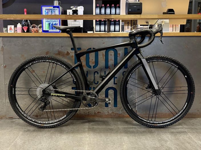 Kaytetty BMC URS 01 Ekar 1x13 M Runko: URS, Micro Travel Technology Etuhaarukka: URS 01 Premium Carbon Vaihteet: 1x13
