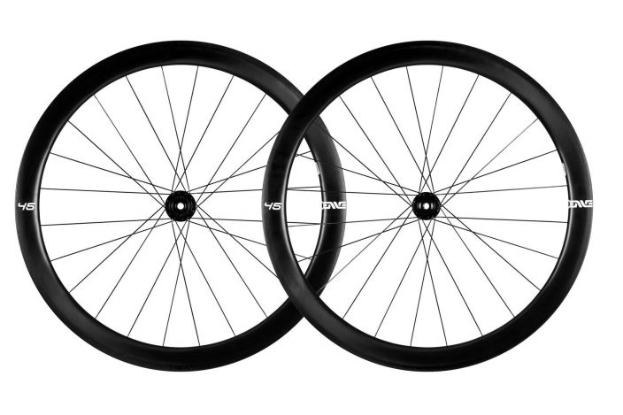 Kiekkopari Enve Founder 45 XDR Valmistaja: Enve Vanteen materiaali: Hiilikuitu Koko: 622 Korkeus: 45mm Vanteentyyppi: