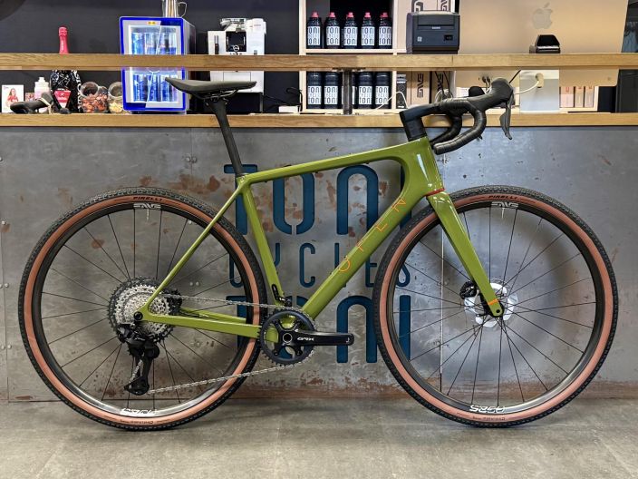 Open U.P. 2.0 GRX Di2 1x12 M Runko: Open U.P. 2.0 Vaihteet: 1x12 Kampisarja: Shimano GRX FC-RX820-1 42t 12s + Ceramicspeed