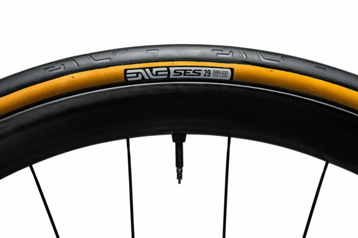 Rengas Enve SES Tan 25-622 SES Road Tires are proven in CFD and the wind tunnel to reduce drag, and are constructed to