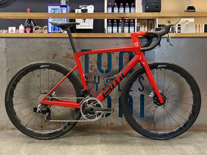 Kaytetty BMC TeamMachine SLR01 One 54 Runko: Teammachine SLR 01 Premium Carbon Etuhaarukka: Teammachine 01 Premium Carbon